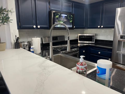 Central LA GATED Community 4 beds home Apartment in Bell Gardens