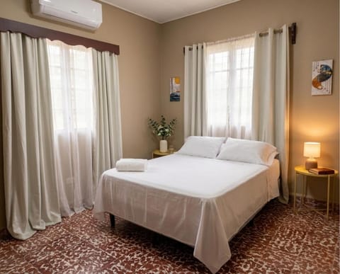 Bed, Photo of the whole room, Bedroom, air conditioner
