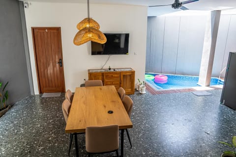Communal lounge/ TV room, Swimming pool