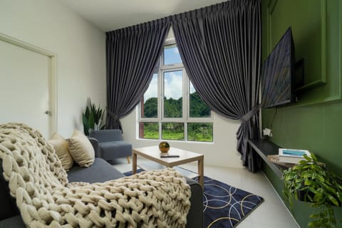 TV and multimedia, View (from property/room), Living room, Seating area, Mountain view