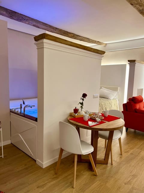 Hot Tub, Living room, Photo of the whole room