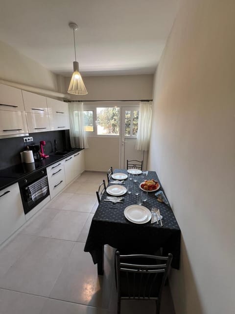 Dining area, kitchen
