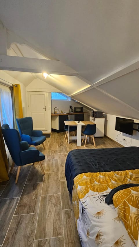Property building, Kitchen or kitchenette, Living room, Seating area