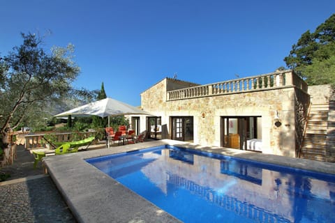 Facade/entrance, Swimming pool