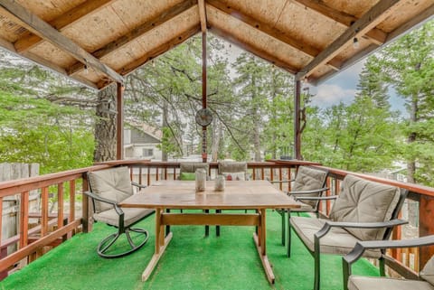 Eagle's Nest - Hot Tub, Deck & Prime Location cabin Cabin in Cloudcroft
