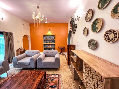 Living room, Seating area