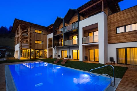 Property building, Summer, Swimming pool