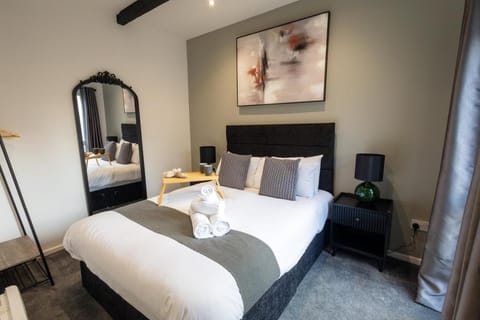 Bed, Photo of the whole room, Bedroom, towels