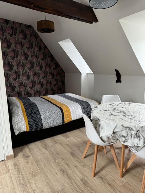 Bed, Living room, Photo of the whole room, Bedroom