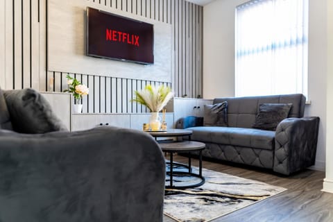 Communal lounge/ TV room, TV and multimedia, Living room, Evening entertainment