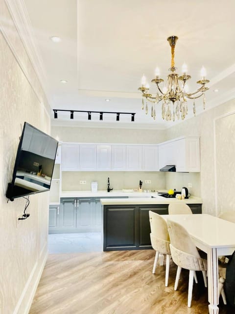 Kitchen or kitchenette, Seating area, Dining area