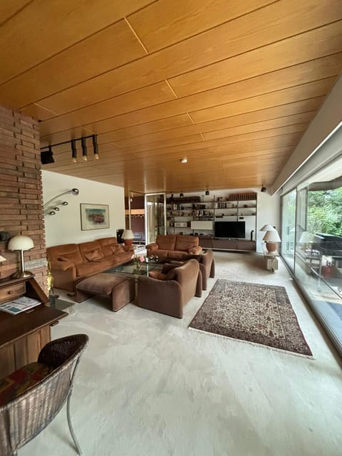 Communal lounge/ TV room, Game Room, TV and multimedia, Balcony/Terrace, Living room, Photo of the whole room, Seating area, pet friendly