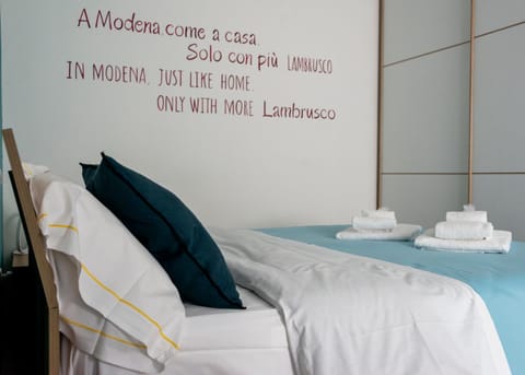 Bed, Decorative detail, Bedroom, locker, towels