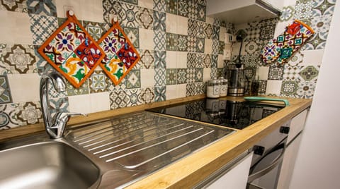 Kitchen or kitchenette, kitchen