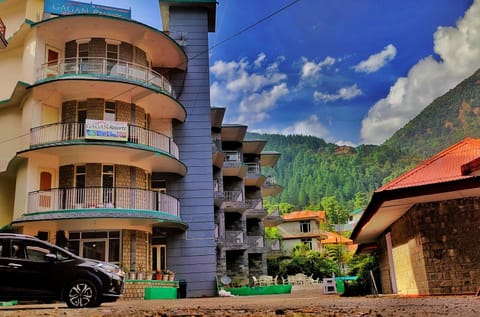 Property building, Facade/entrance