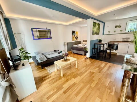 TV and multimedia, Kitchen or kitchenette, Living room, Seating area, Dining area