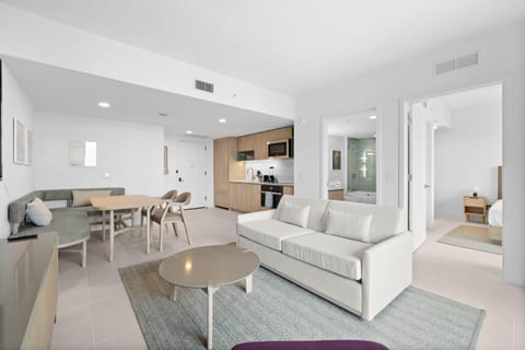 Kitchen or kitchenette, Living room, Seating area, Dining area