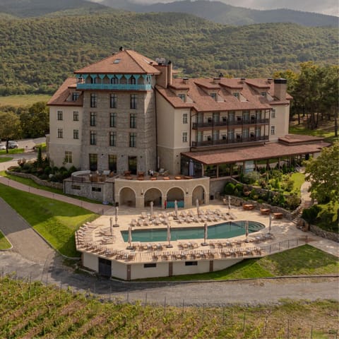 Property building, Day, Mountain view, Swimming pool