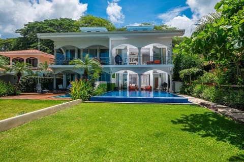 Property building, Garden, Swimming pool
