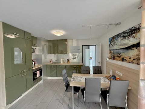 Kitchen or kitchenette, Dining area, kitchen