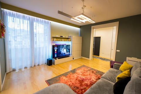 Communal lounge/ TV room, TV and multimedia, Living room, Seating area, Evening entertainment