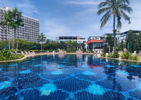 Day, Natural landscape, Fitness centre/facilities, Pool view, Swimming pool, Swimming pool