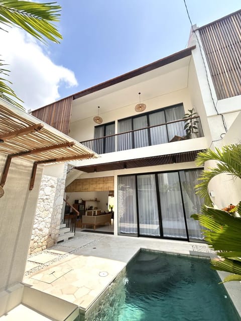 Property building, Patio, Balcony/Terrace, Pool view, Swimming pool
