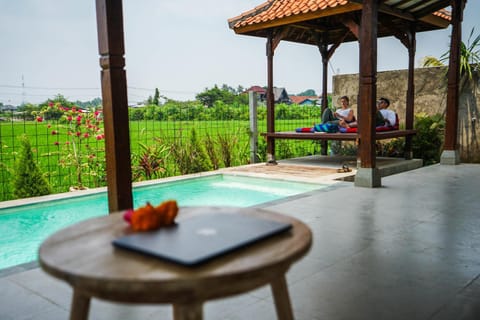 Property building, Balcony/Terrace, Swimming pool, group of guests