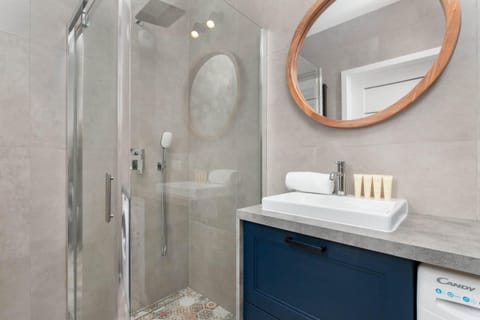 Shower, Bathroom, towels