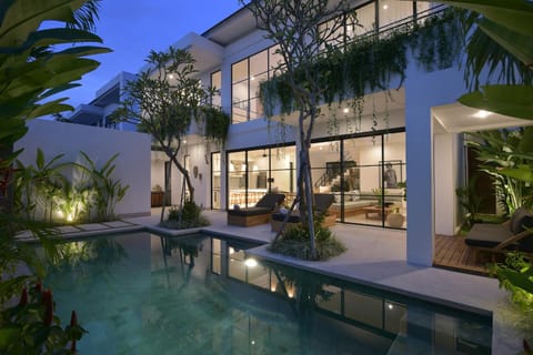 Pool view, Swimming pool, sunbed