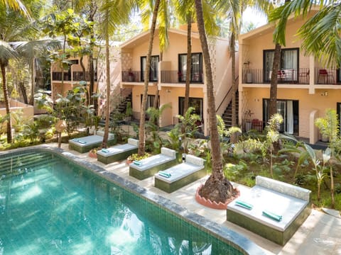 Property building, Patio, Spring, Day, Garden, Garden view, Pool view, Swimming pool, Swimming pool, sunbed