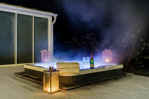 Property building, Hot Tub