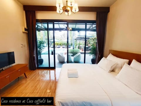 Communal lounge/ TV room, Bed, TV and multimedia, Photo of the whole room, Evening entertainment, Bedroom