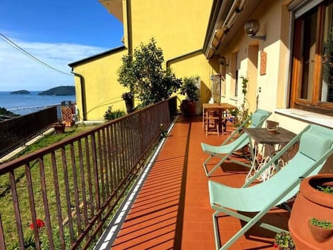 Property building, View (from property/room), Balcony/Terrace, Sea view