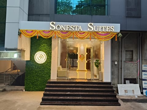 Facade/entrance