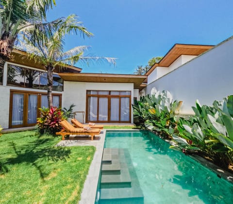 Garden view, Pool view, Swimming pool, sunbed