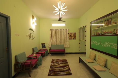 Living room, Seating area
