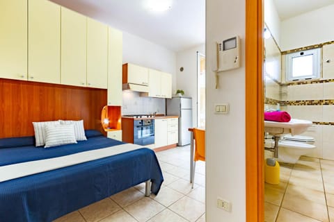 Bed, Kitchen or kitchenette, Living room, Photo of the whole room, Dining area, Bedroom, stove