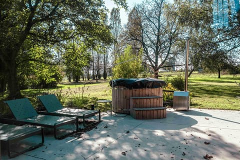 Garden, Hot Tub, Balcony/Terrace
