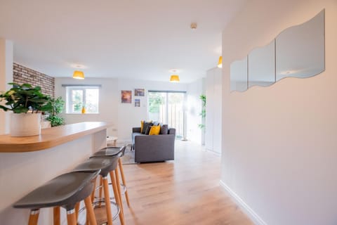 City Centre Escape with LARGE Terrace, Sleeps 7 Apartment in Galway
