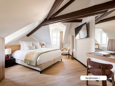 Photo of the whole room, Bedroom