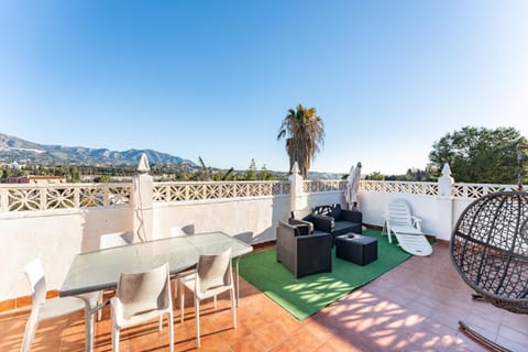 Property building, Balcony/Terrace, Living room