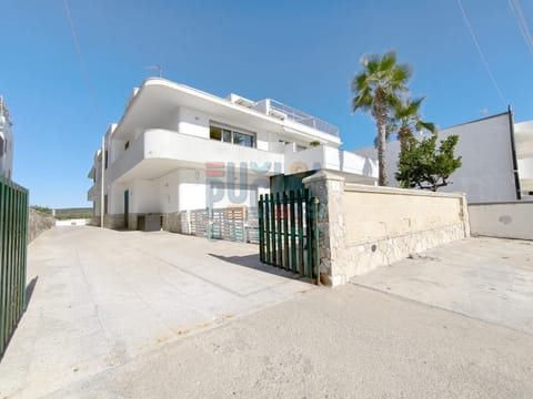 Property building, Facade/entrance, Day