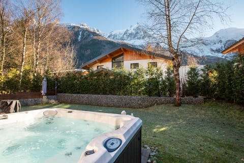 Day, Natural landscape, Garden, Hot Tub, Mountain view