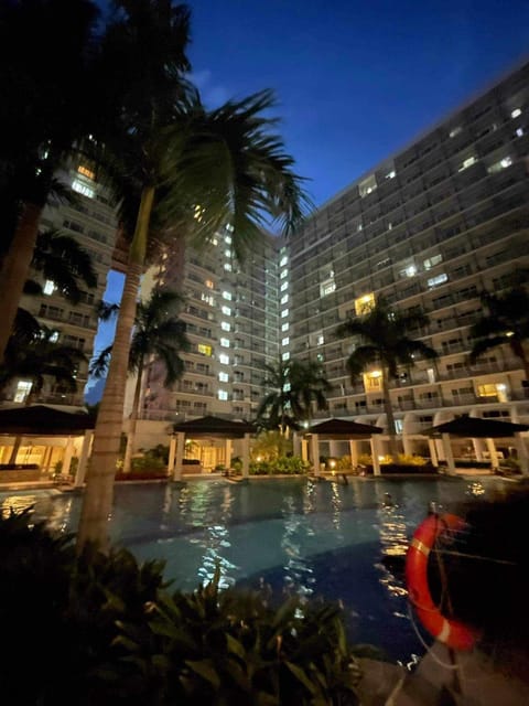 Swimming pool, Swimming pool