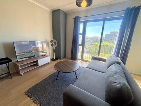 Natural landscape, TV and multimedia, Living room