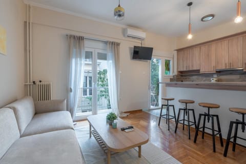 TV and multimedia, Kitchen or kitchenette, Living room, Seating area, Dining area, air conditioner