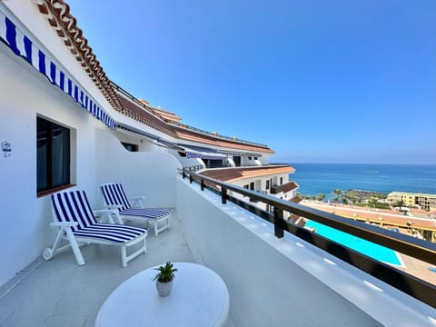 Balcony/Terrace, Balcony/Terrace, Pool view, Sea view, sunbed
