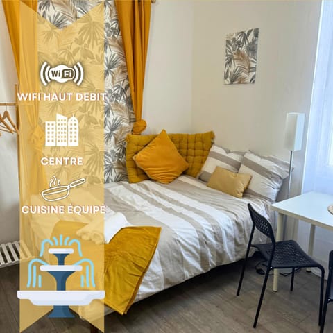 Bed, Living room, Bedroom