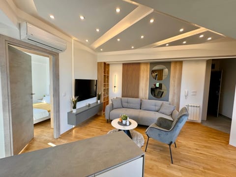 Communal lounge/ TV room, TV and multimedia, Living room, Seating area, Evening entertainment